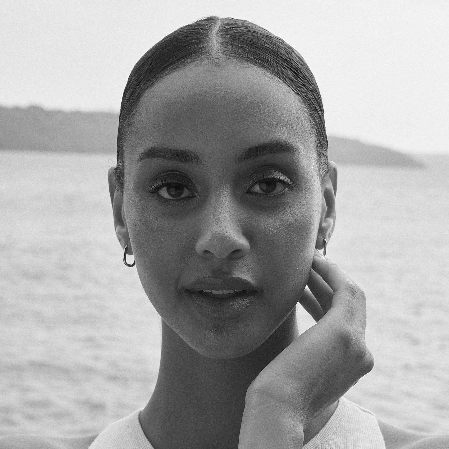 no allergy octogon shape shape stainless steel huggie earrings MIAJWL Anneaux dormeuses forme octogone acier inoxydable aucune allergie Mia Bijoux