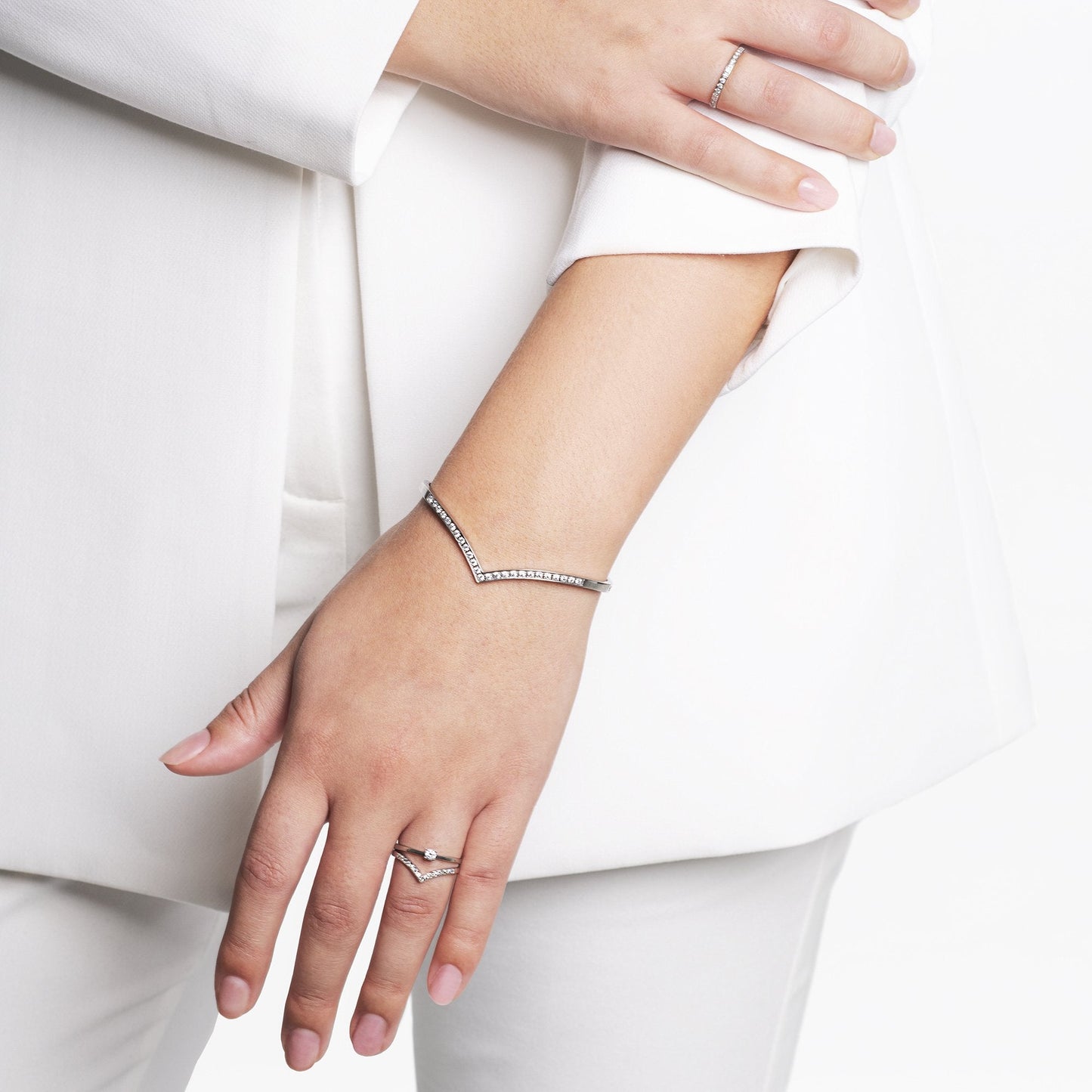 gold-stainless-steel-small-v-shape-ring-T419R002DO-MIA