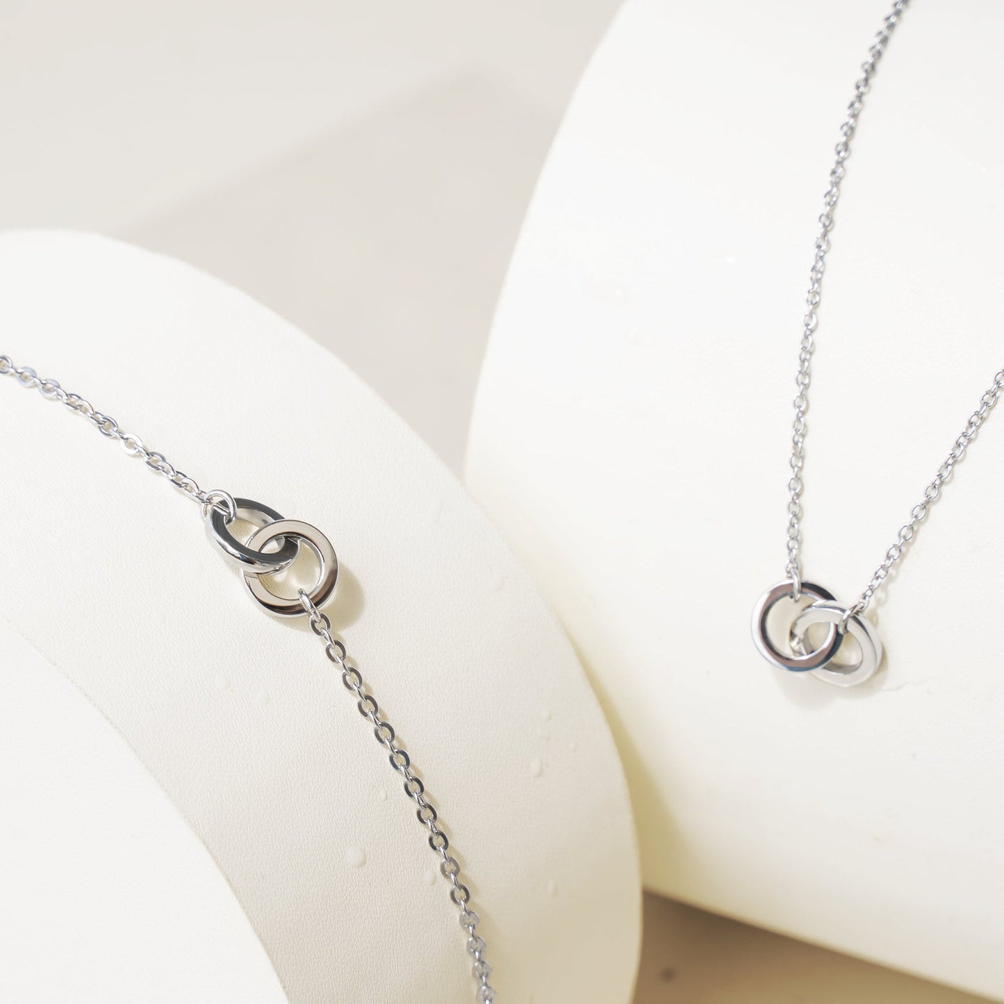 2 circles gold pendant necklace stainless steel collier anneaux croisées or acier inoxydable MIA Bijoux