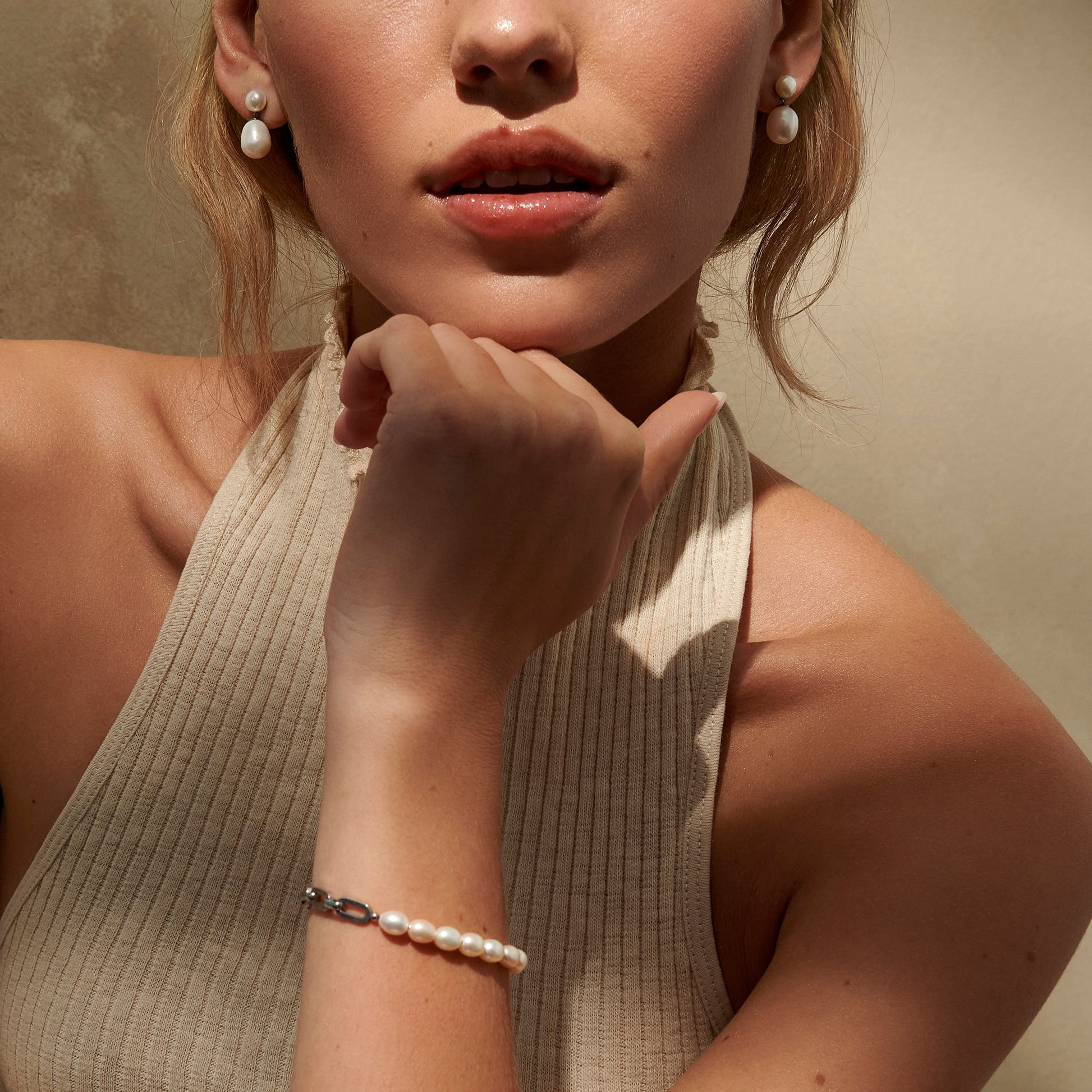 Gold stainless steel half chain half real freshwater pearls hypoallergenic bracelet doré moitié chaîne moitié vraies perles d'eau douce acier inox hypoallergénique MIAJWL