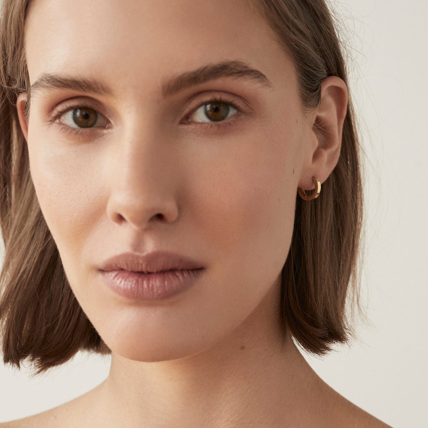 Petites boucles d'oreilles créoles unies