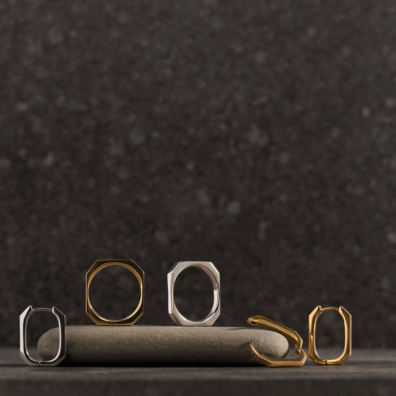 Set of octogon shape huggie earrings and ring stainless steel MIAJWL ensemble de boucles d'oreilles dormeuses et bague forme octogone acier inoxydable argent or silver gold Mia Bijoux