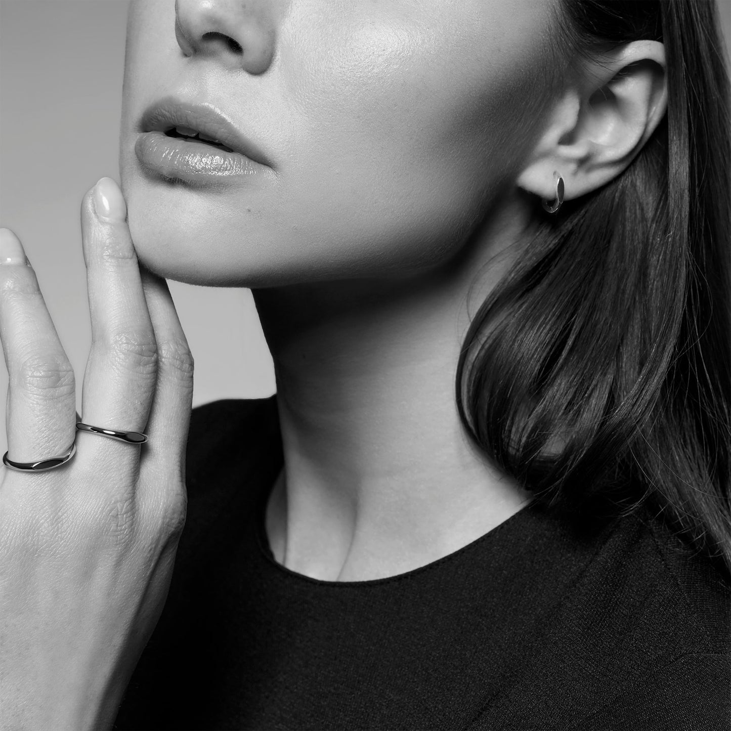 Set of thin oval stainless steel signet ring and huggie earrings ensemble bague boucle d'oreilles dormeuses acier inoxydable signet oval mince MIAJWL