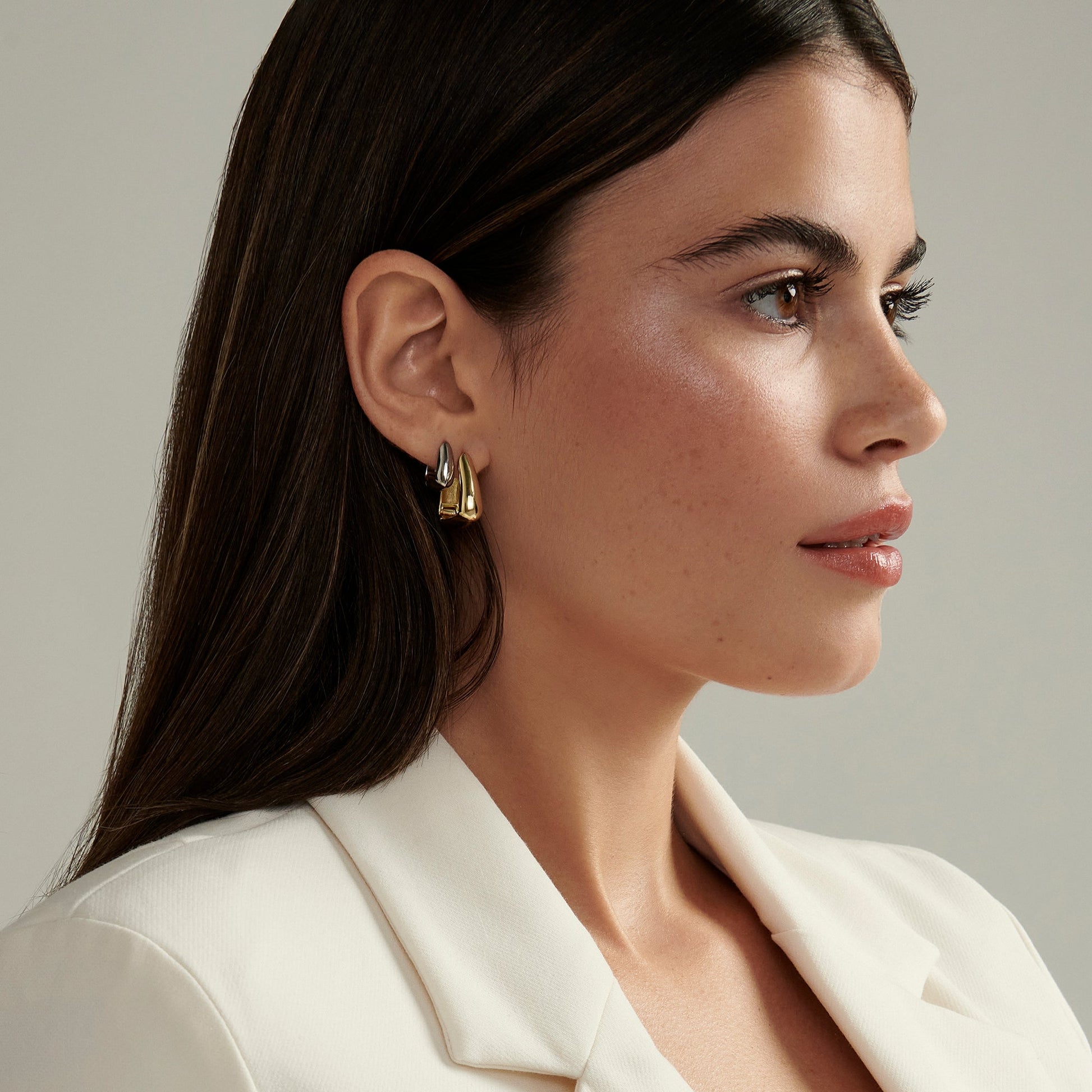 Small and medium stainless steel triangle huggie earrings petites et moyennes boucles d_oreilles confortables triangles acier inox argent silver or gold MIAJWL