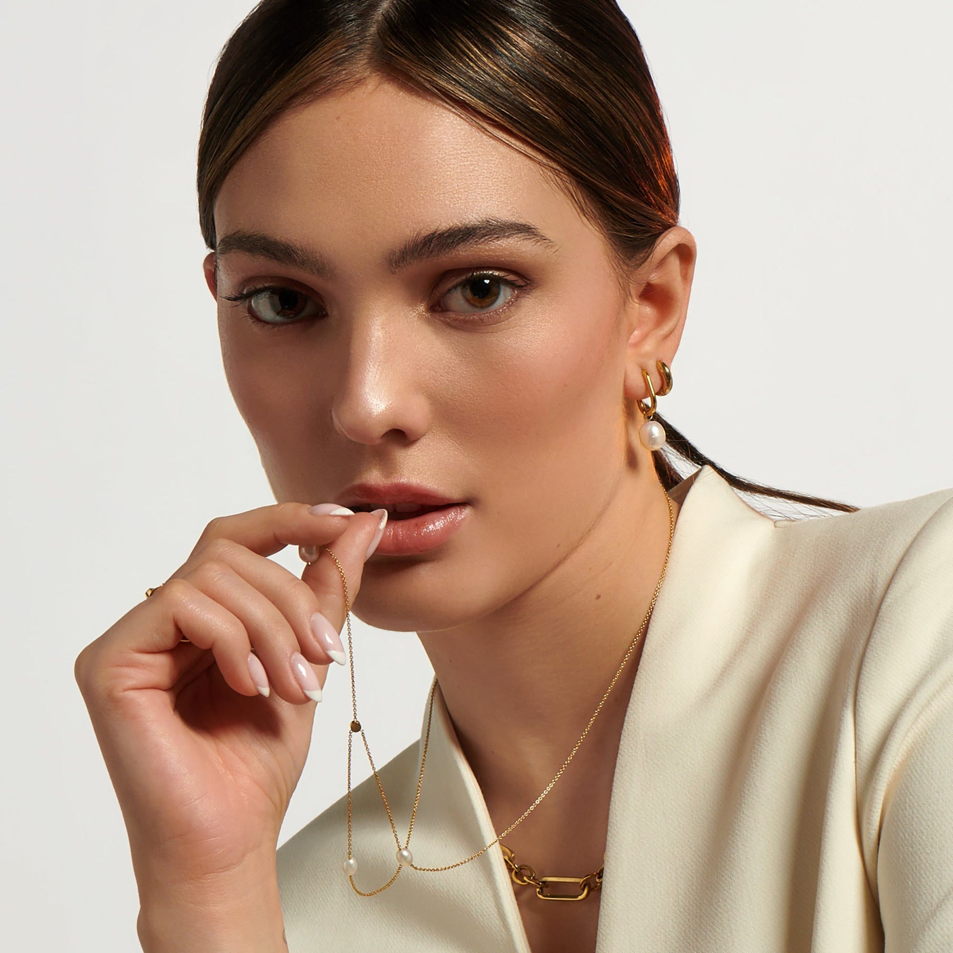     Stainless_steel_long_necklace_with_pearls_pendant_earrings_collier_long_avec_perles_acier_inoxydable_gold_or_boucles_d_oreilles_pendantes_MIA