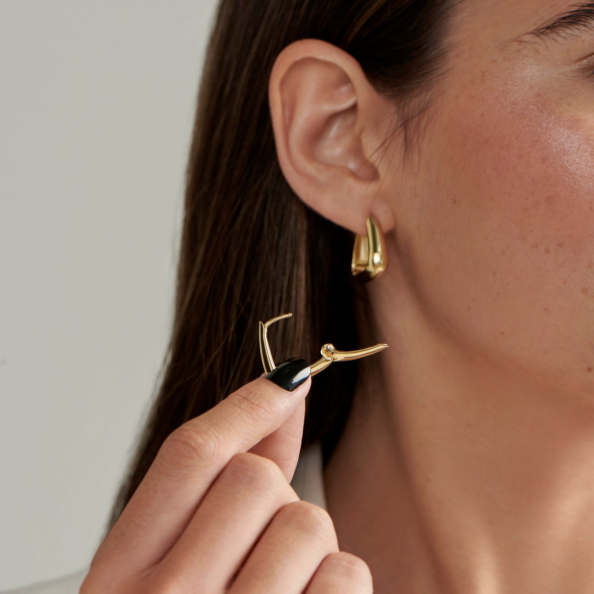 Stainless steel triangle huggie earrings boucles d_oreilles confortables triangles acier inox MIAJWL