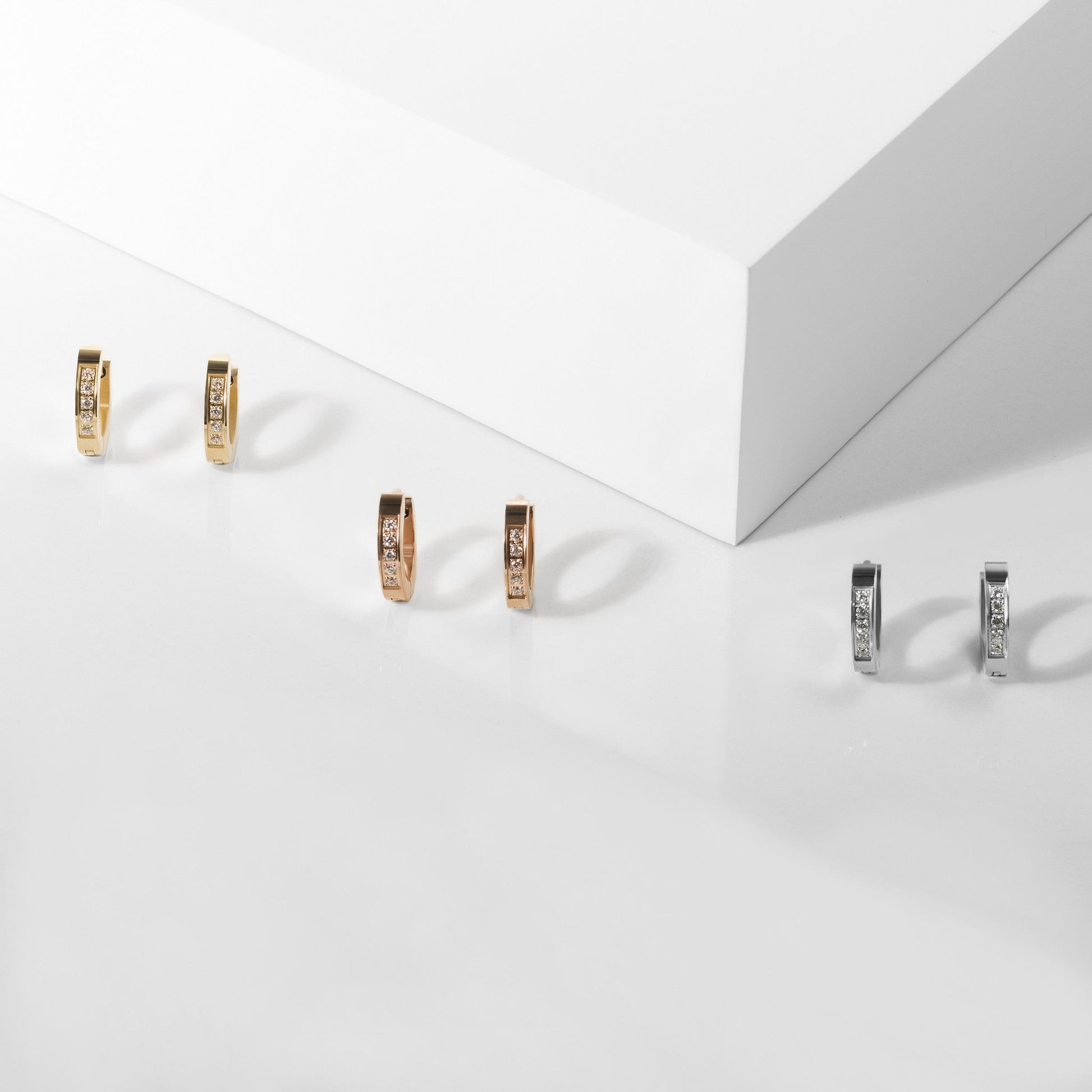 small-rose-gold-stainless-cz-huggies-earrings-hypoallergenic-petites-boucles-oreilles-dormeuses-acier-inox-hypoallergéniques-or-rose-T411E050DORO-MIA