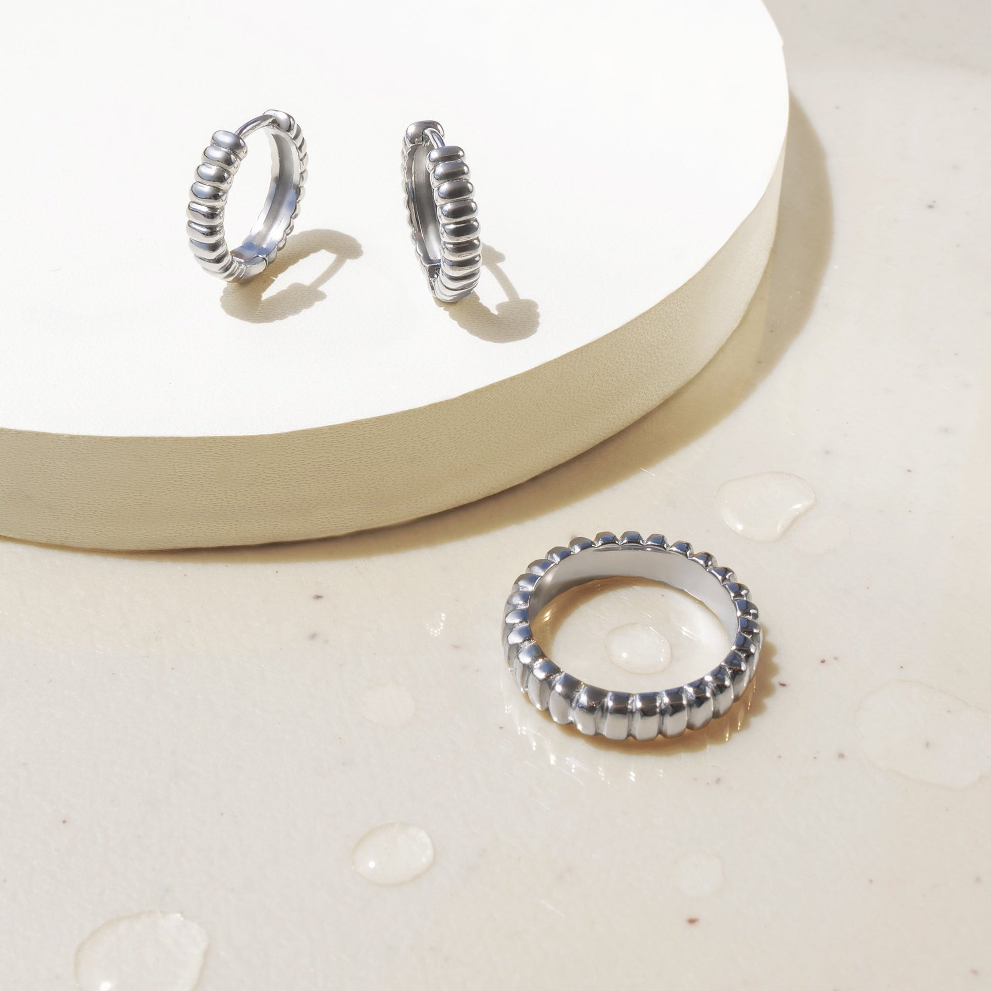 Women twisted rose gold huggies earrings and ring dormeuses et bague torsadées or rose femme stainless steel inox