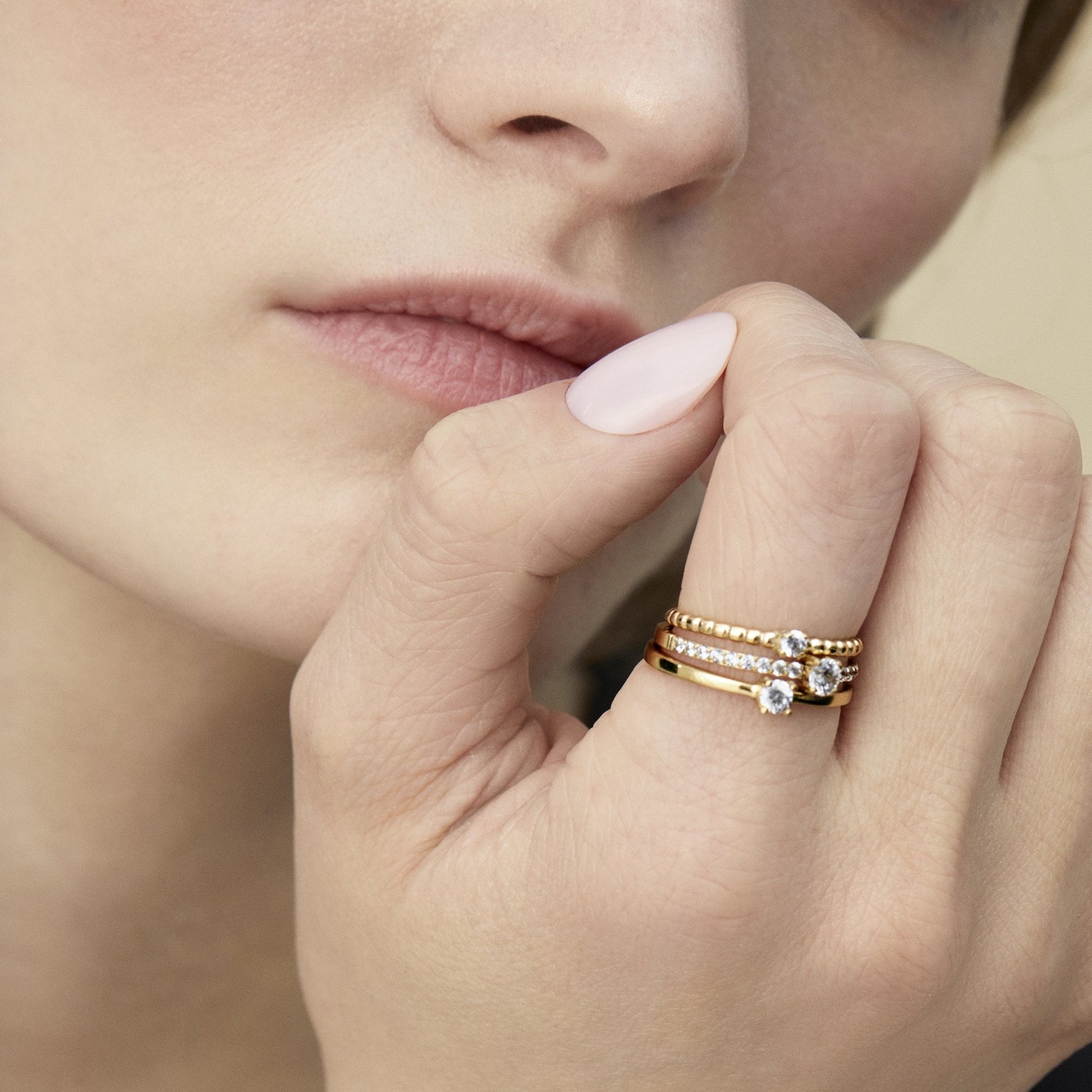 allergy free half eternity rosegold stainless steel engagement ring one big stone MIAJWL Bague de fiançailles semi-éternité avec grosse pierre acier inoxydable doré rose sans risque d'allergie Mia Bijoux